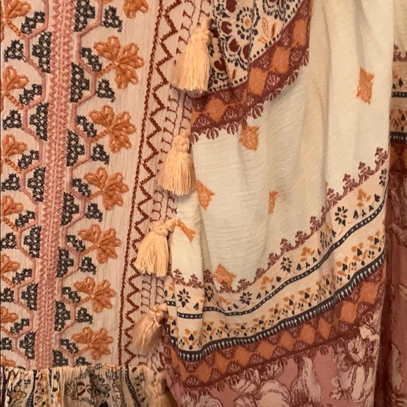 Boho Tassel Blouse - Picture 5 of 7